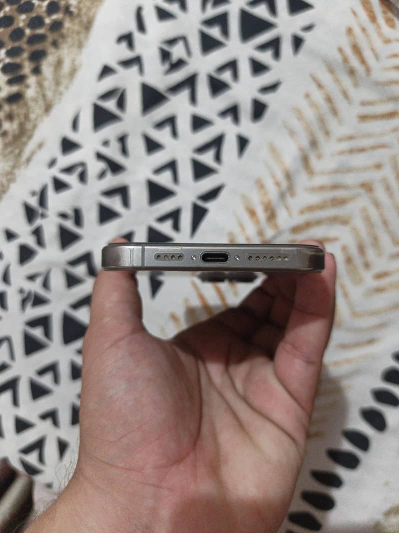 Apple iPhone 15 Pro Max 5
