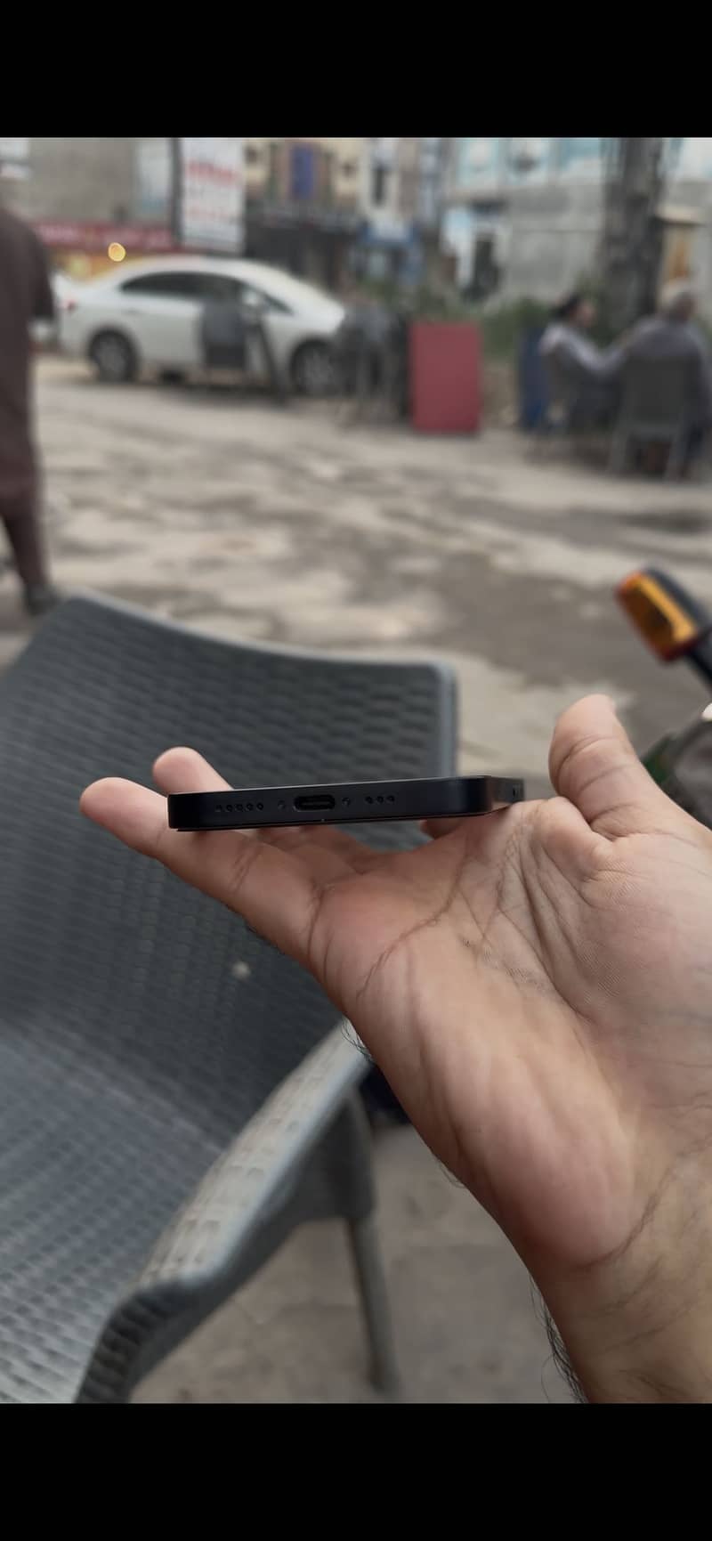 Apple iPhone 17e 1