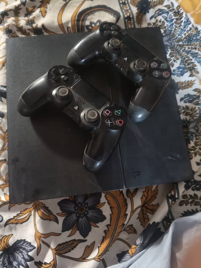 Two wireless controller 1tb hard drive 1200 model ps4 1