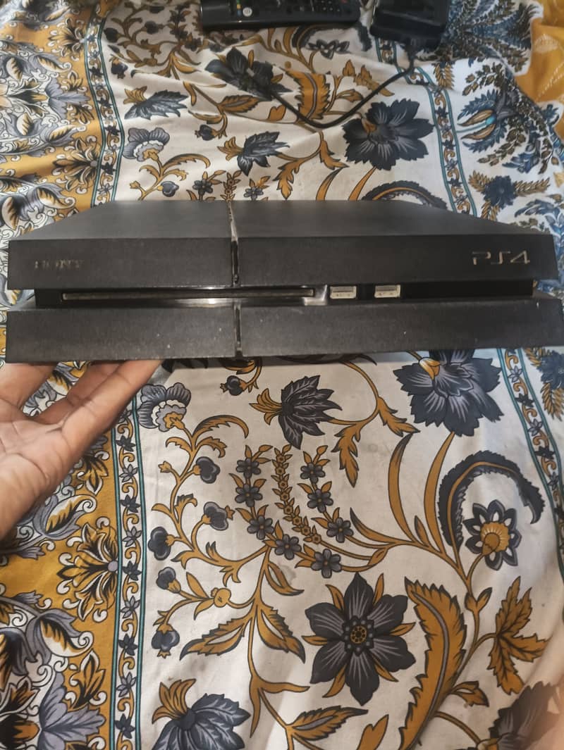 Two wireless controller 1tb hard drive 1200 model ps4 2