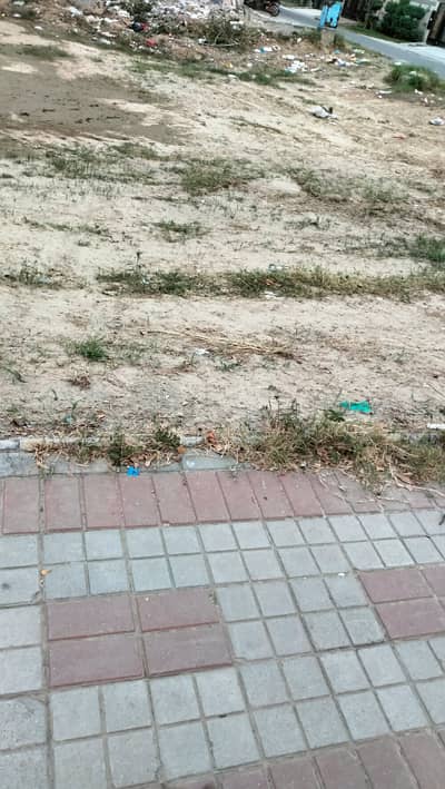 13 Marla plot for sale in imperial garden paragon city