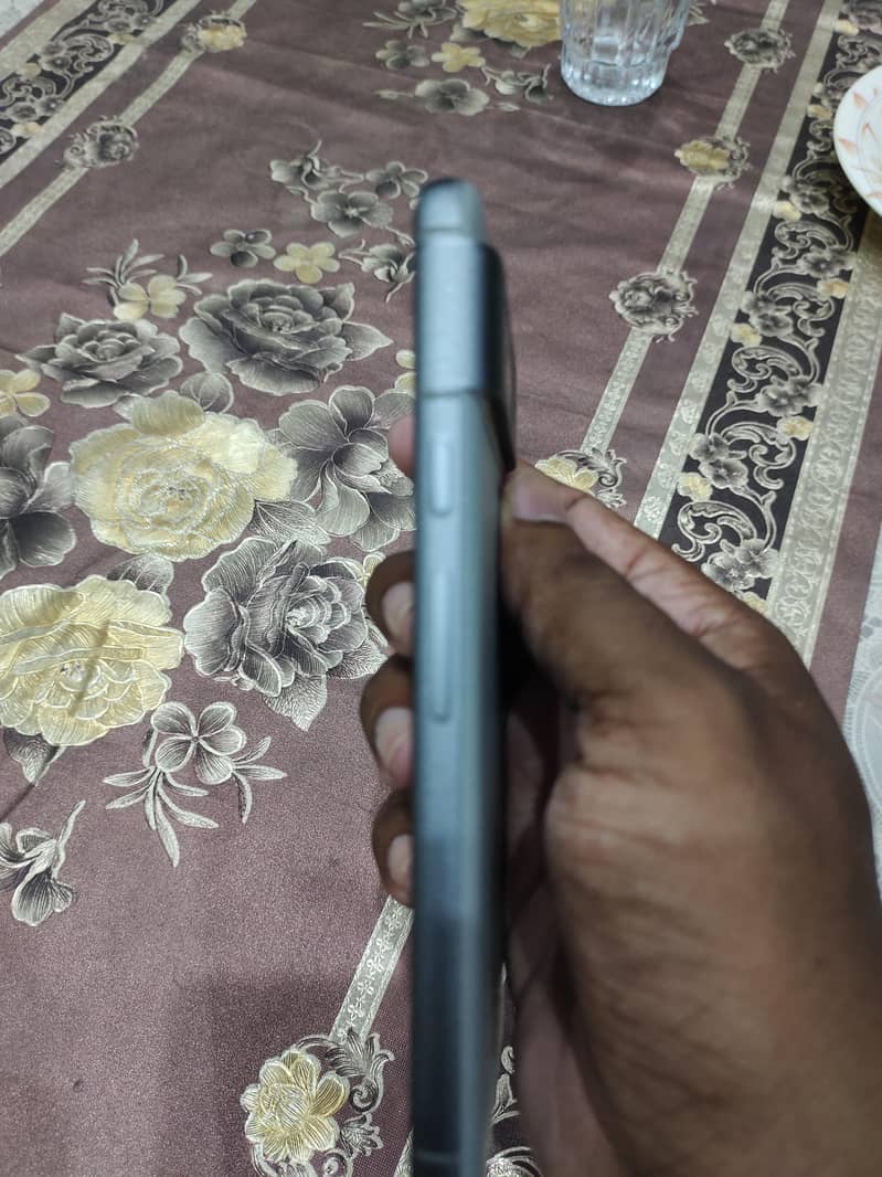 Google Pixel 8 4