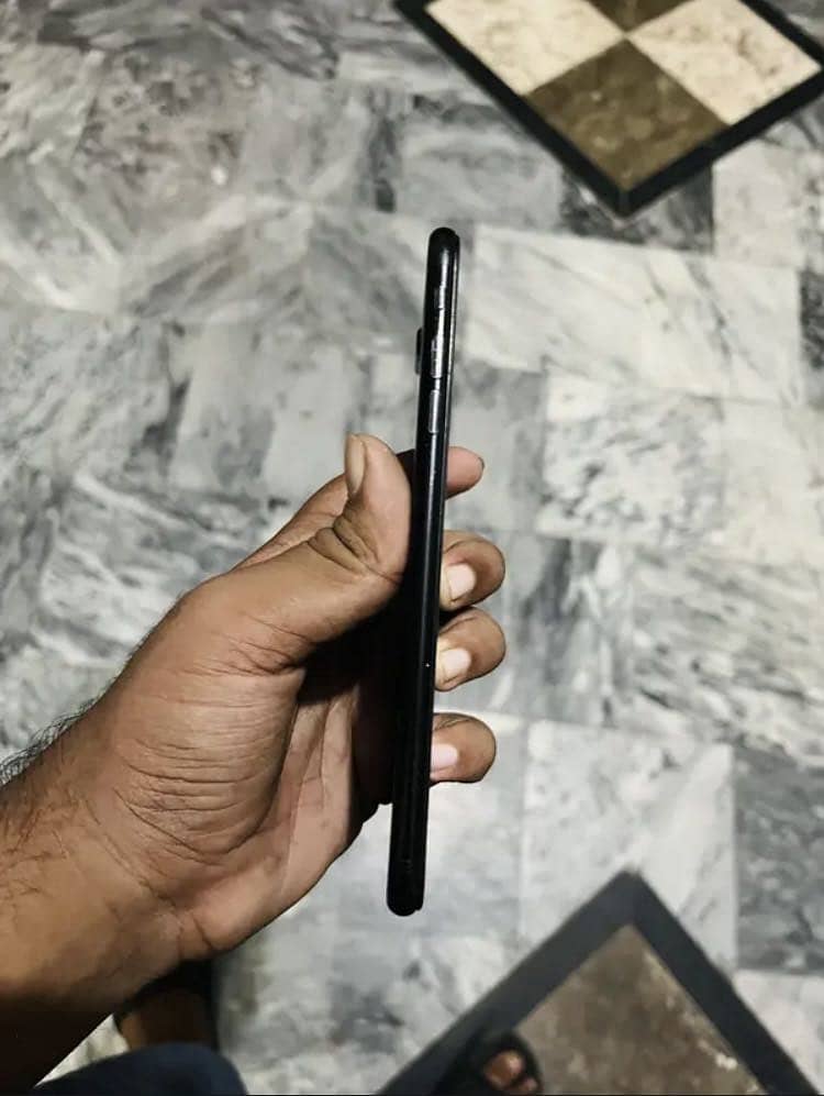 Apple iPhone 7 Plus 1