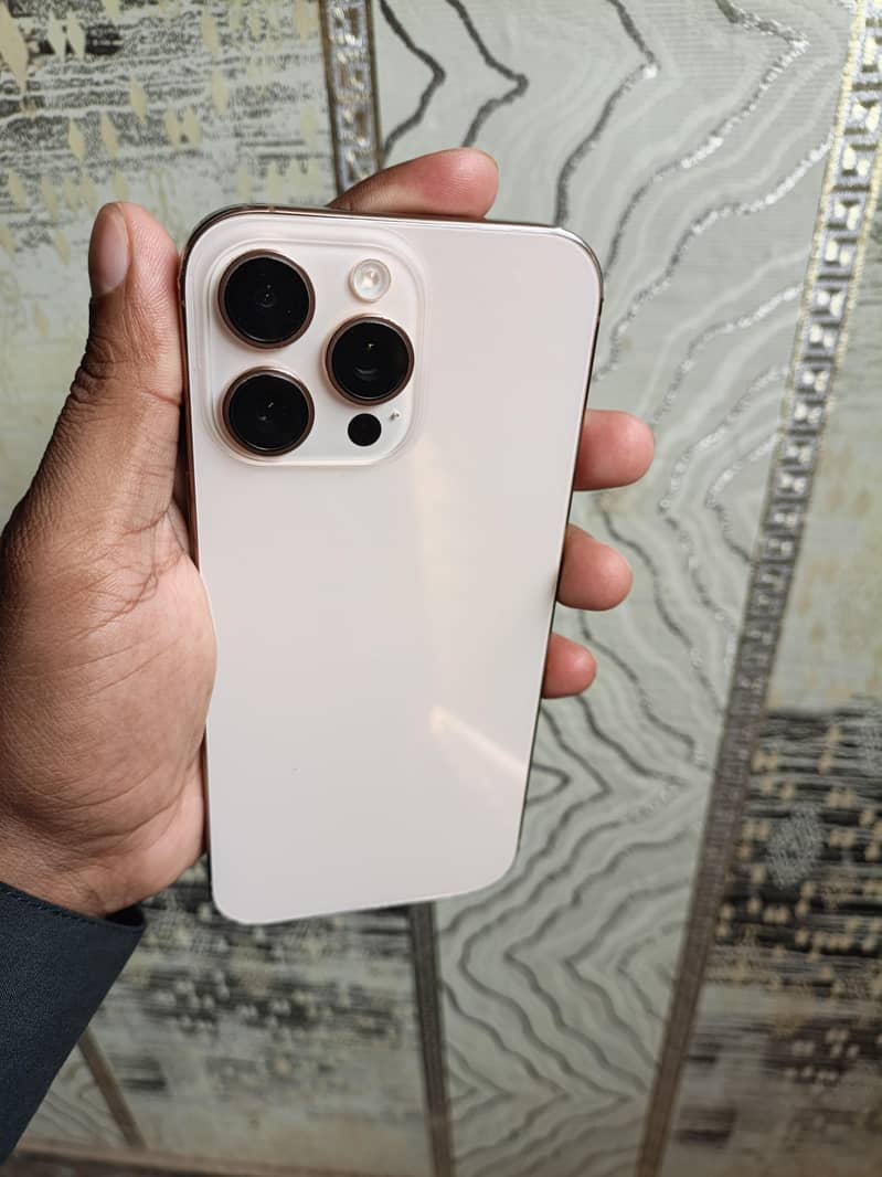Apple iPhone 16 Pro Max 3
