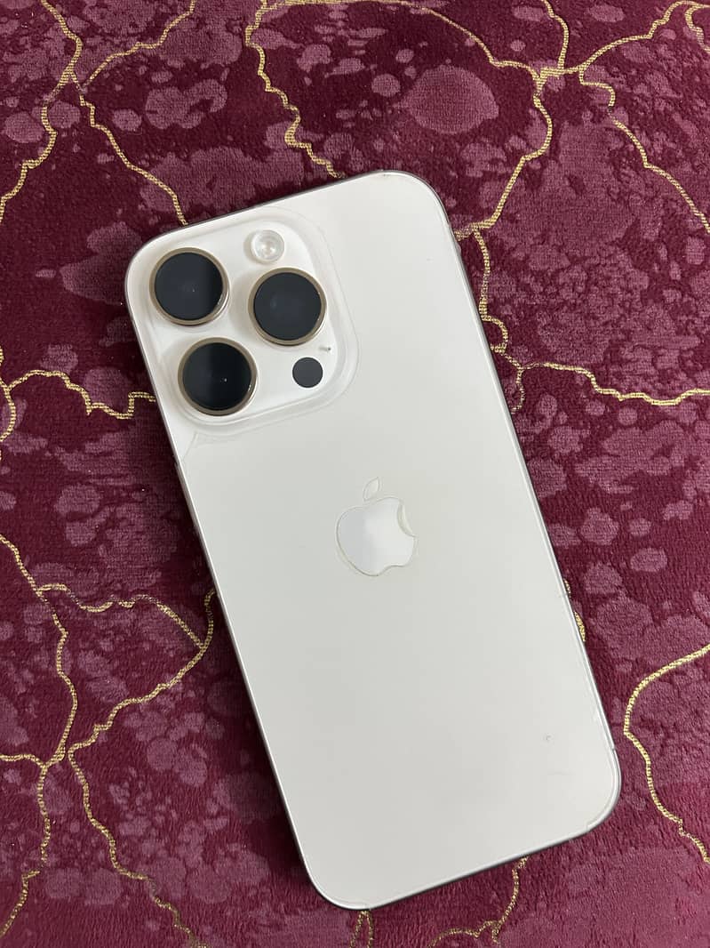Apple iPhone 16 Pro 3