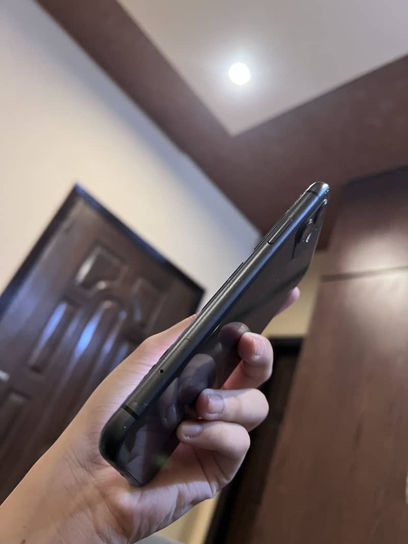 Apple iPhone 11 4