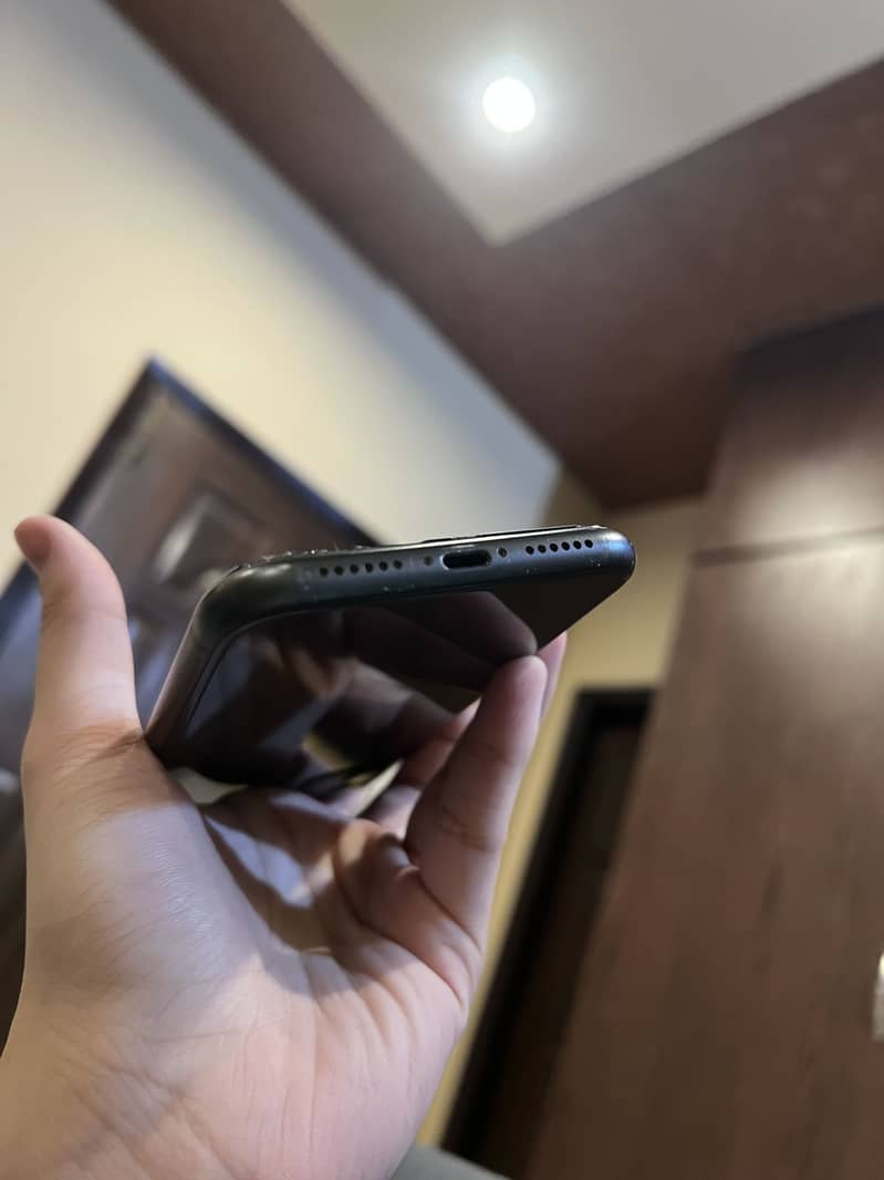 Apple iPhone 11 7