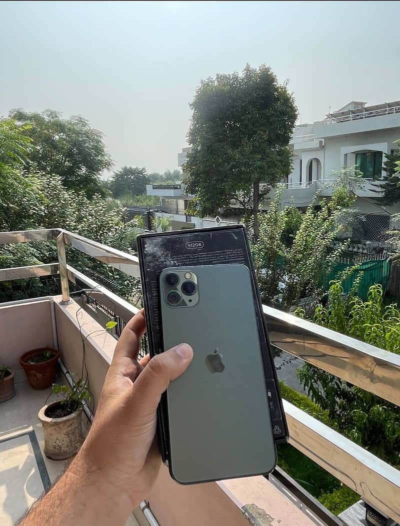 Apple iPhone 11 Pro Max 2