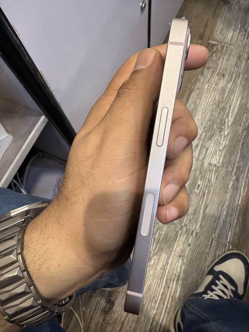 Iphone 13 4