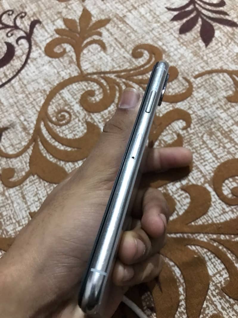 Apple iPhone X 3