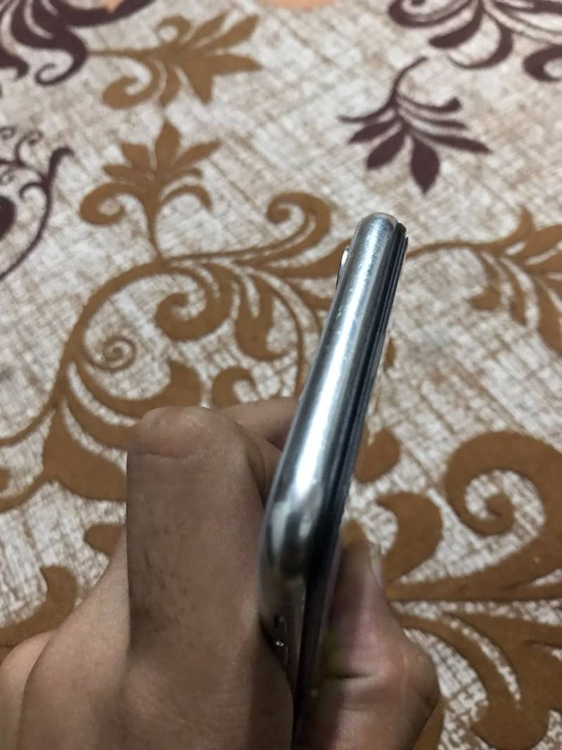 Apple iPhone X 4
