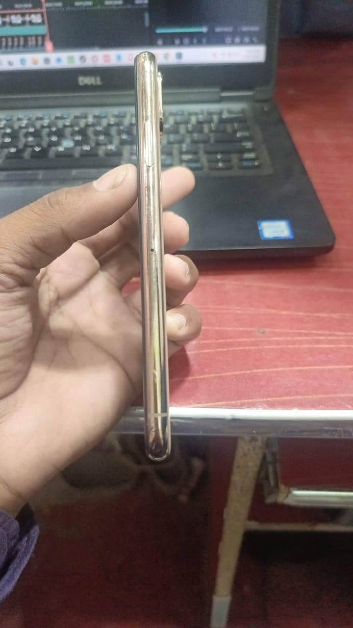 Apple iPhone XS 1
