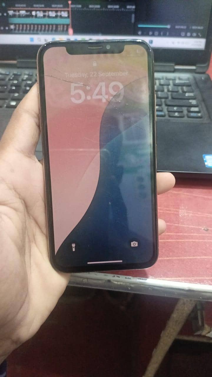 Apple iPhone XS 3