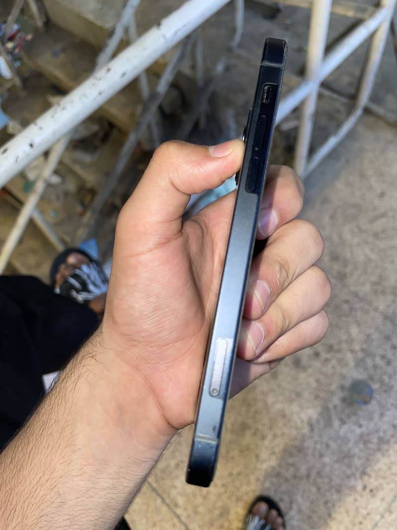 Apple iPhone 12 5
