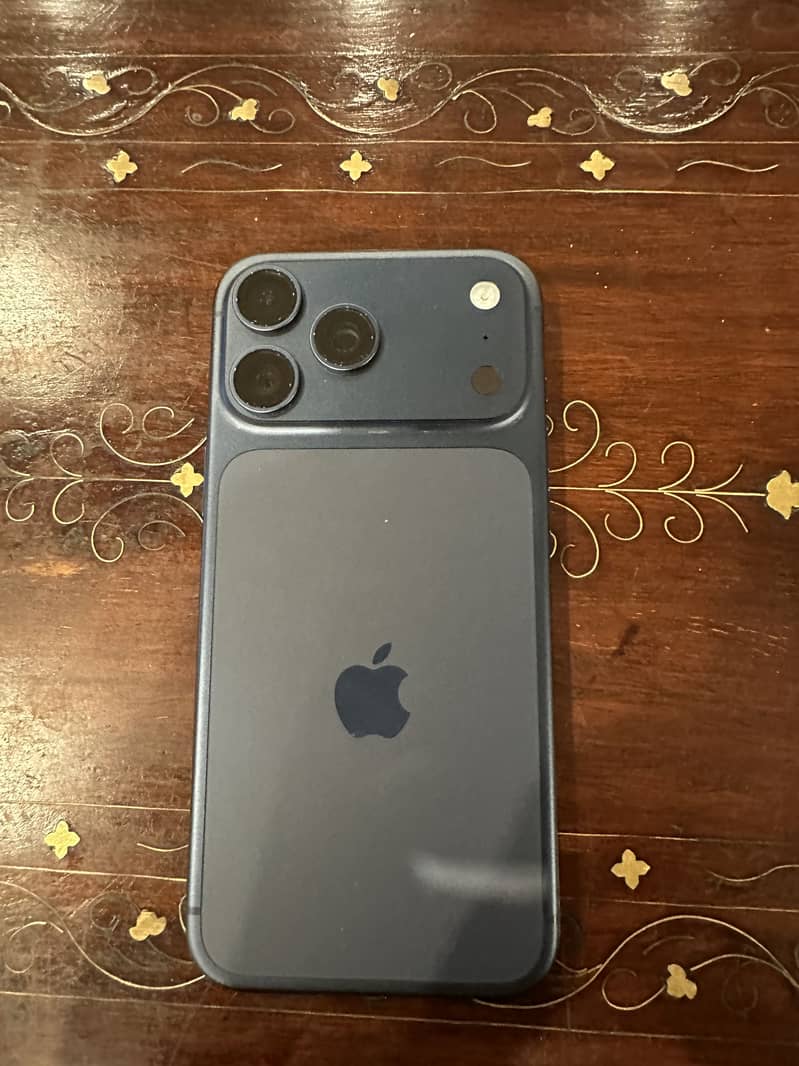 Apple iPhone 17 Pro Max 2