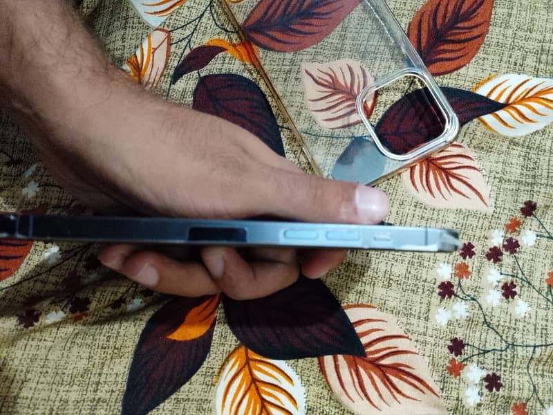 Apple iPhone 14 Pro Max 0