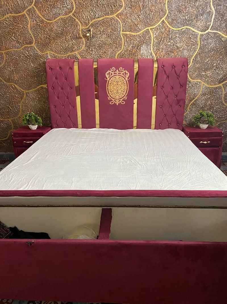queen size double bed  1