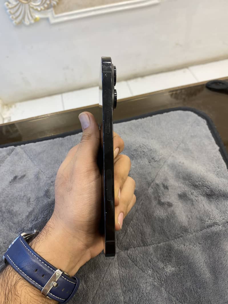 Apple iPhone 14 Pro Max 4