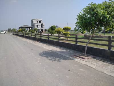 Ideal Location 5 Marla Plot for Sale in E Block, Central Park, Lahore