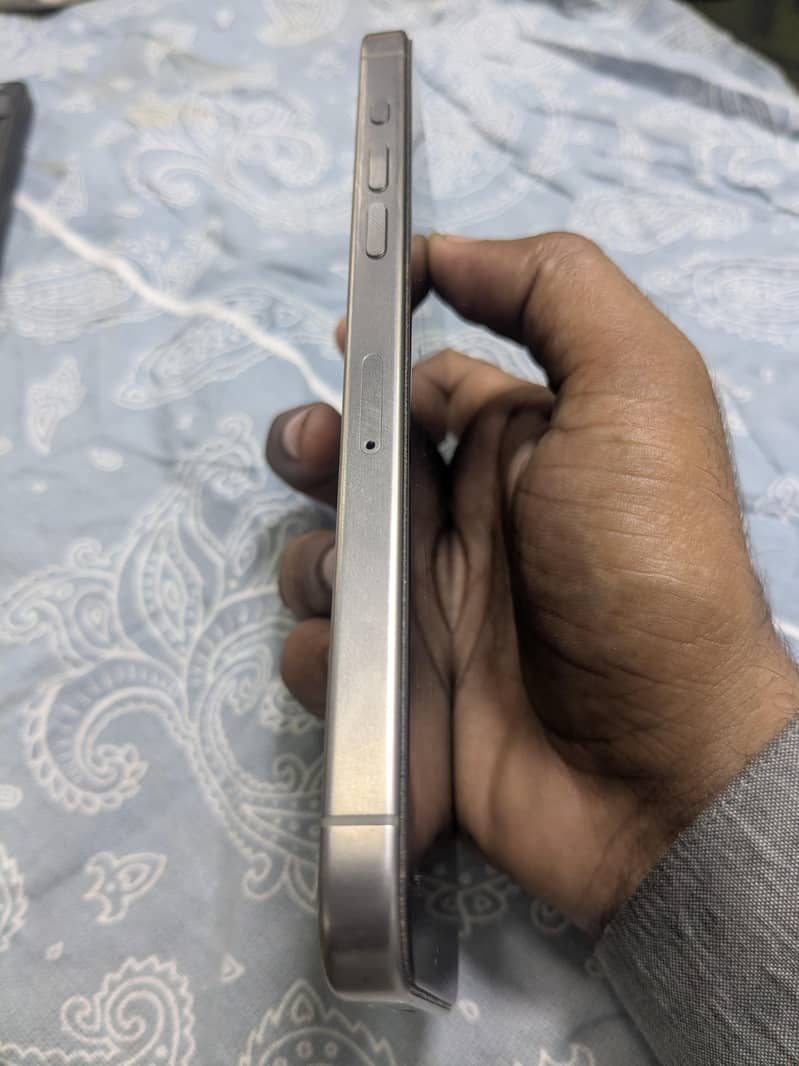 Apple iPhone 15 Pro Max 1