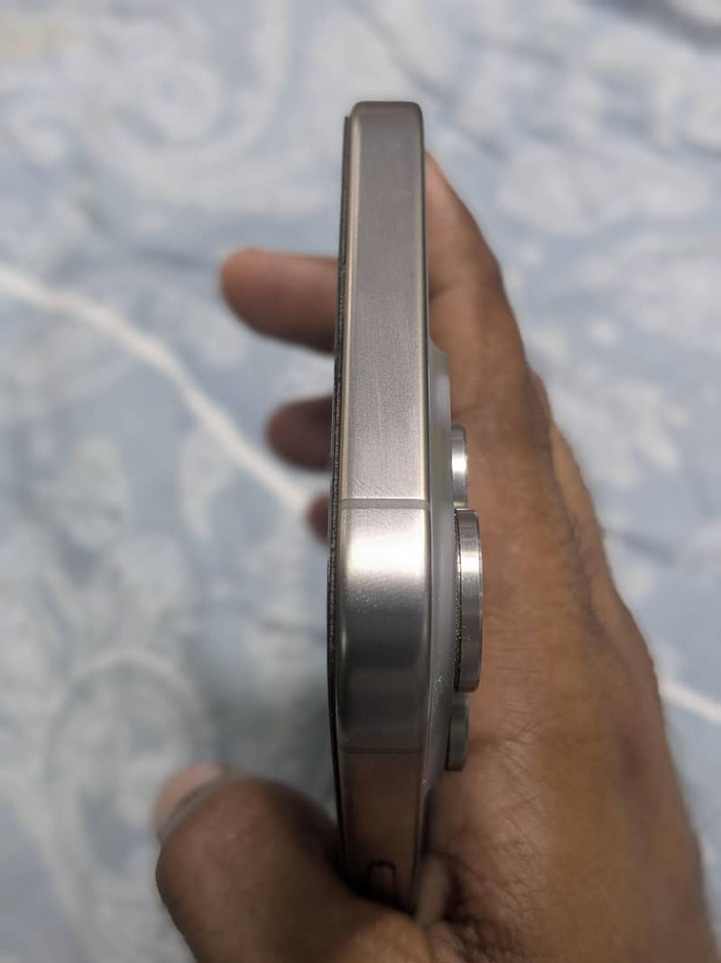 Apple iPhone 15 Pro Max 2