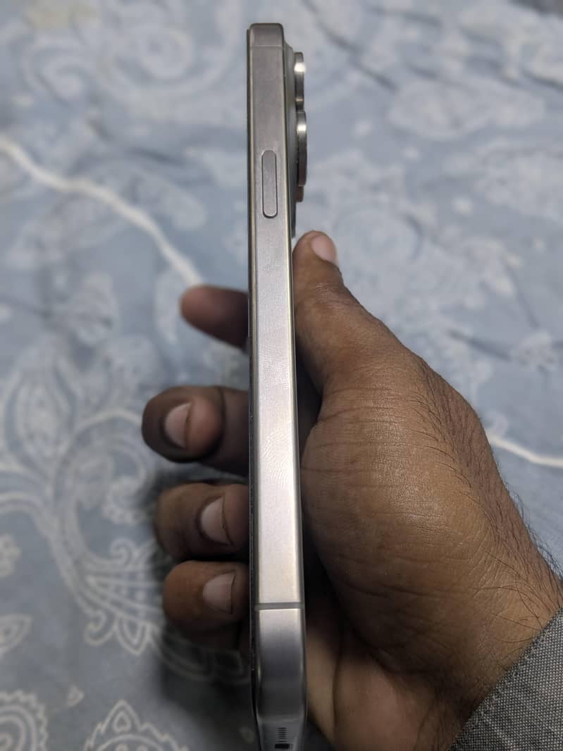 Apple iPhone 15 Pro Max 3