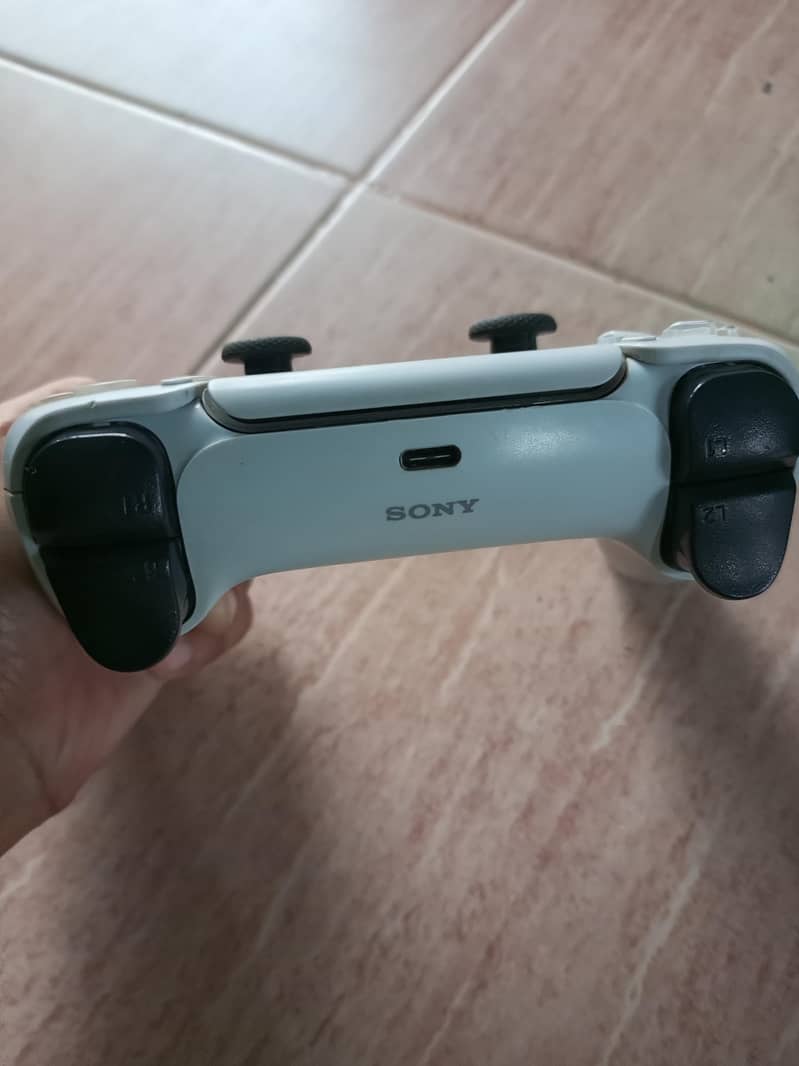 Playstation 5 controller 3