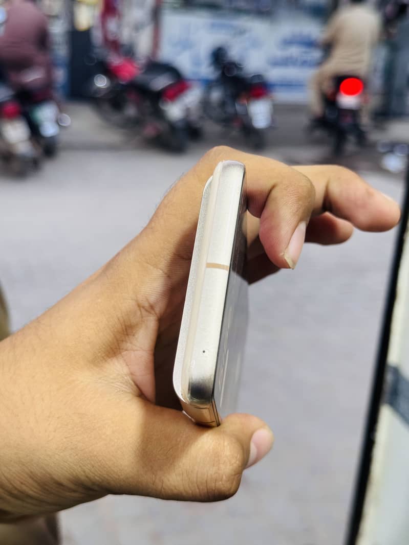 Google Pixel 8 2