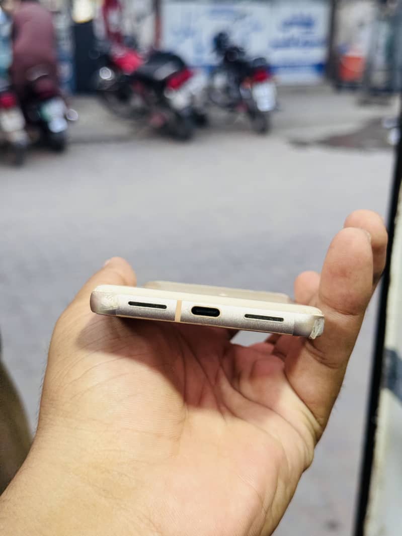 Google Pixel 8 3