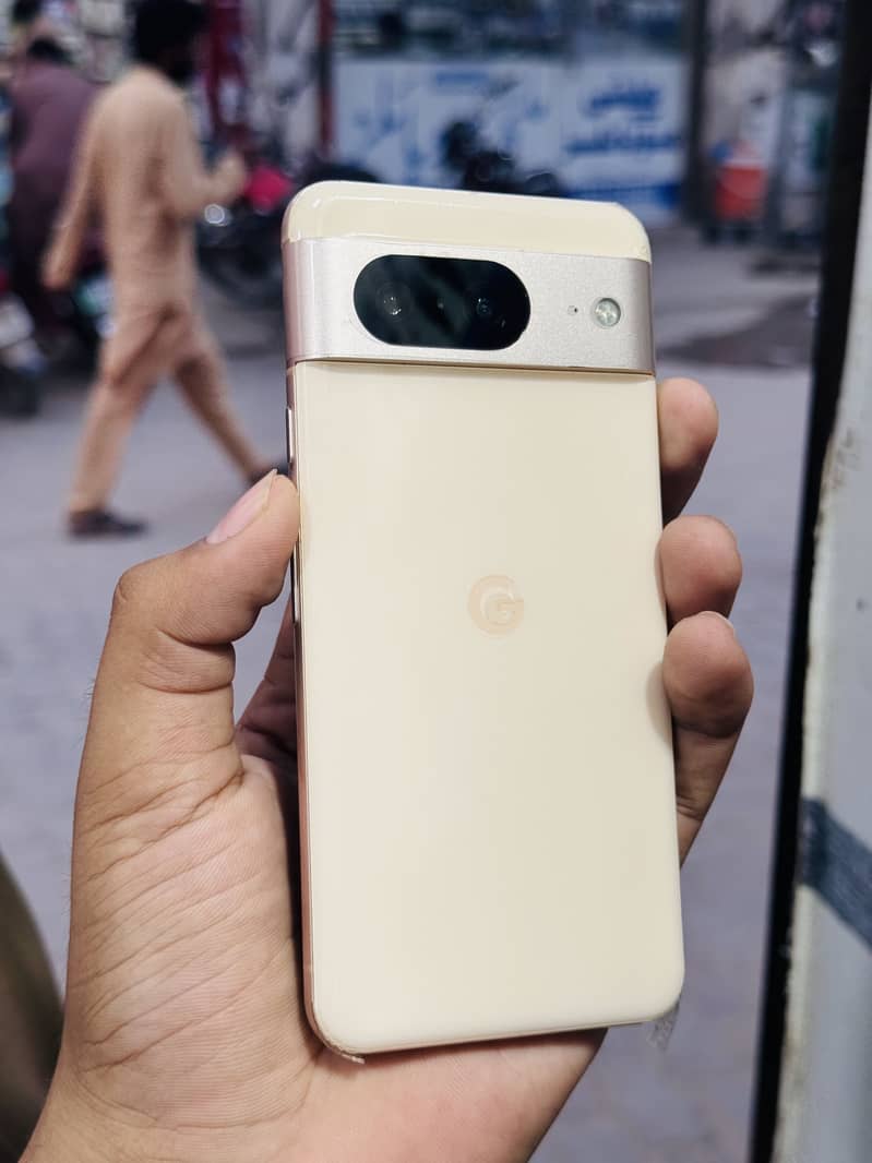 Google Pixel 8 4