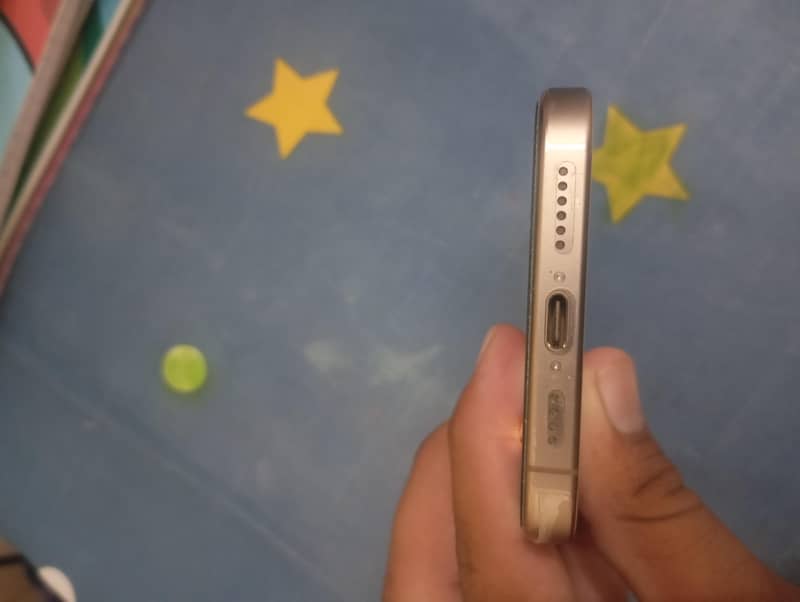 Apple iPhone 16 Pro Max 4
