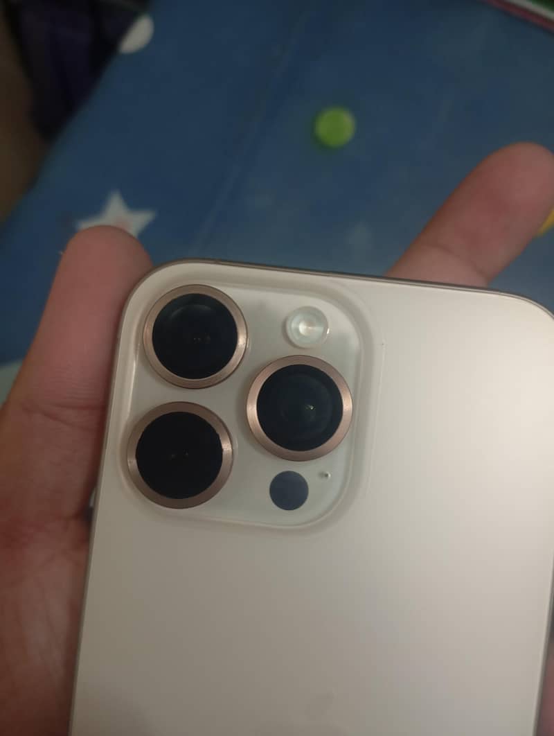 Apple iPhone 16 Pro Max 6