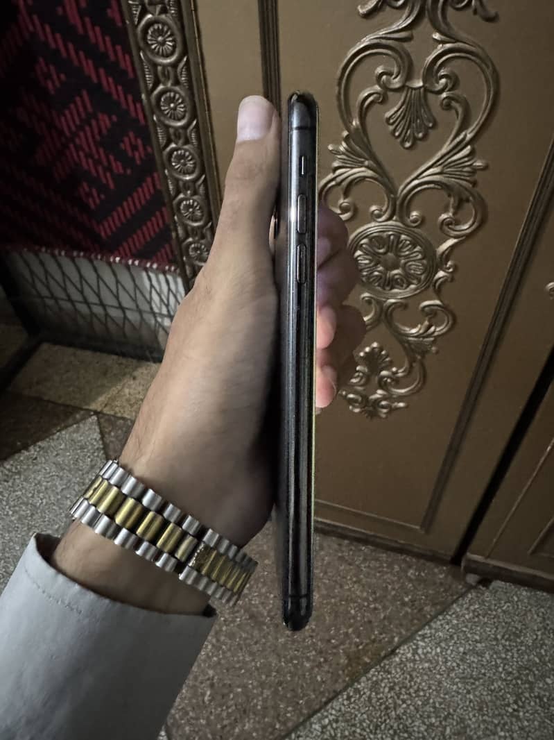 Apple iPhone 11 Pro Max 2