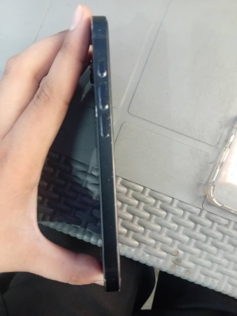 iPhone 16 e 1