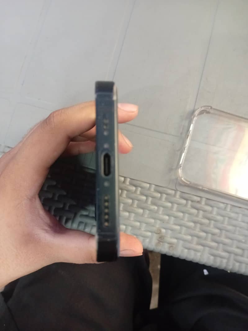 iPhone 16 e 3