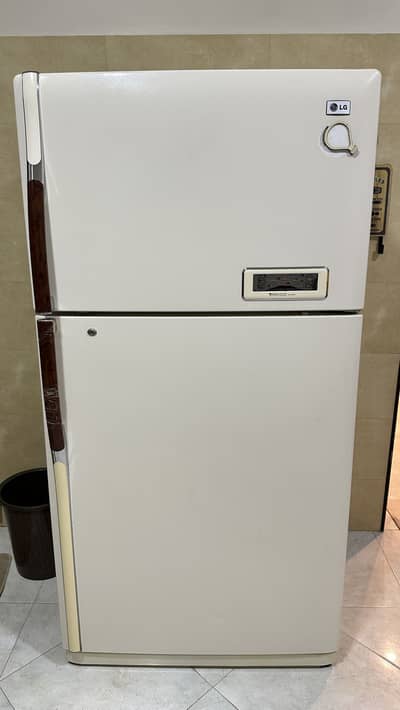 LG Fridge+ Freezer Big Size