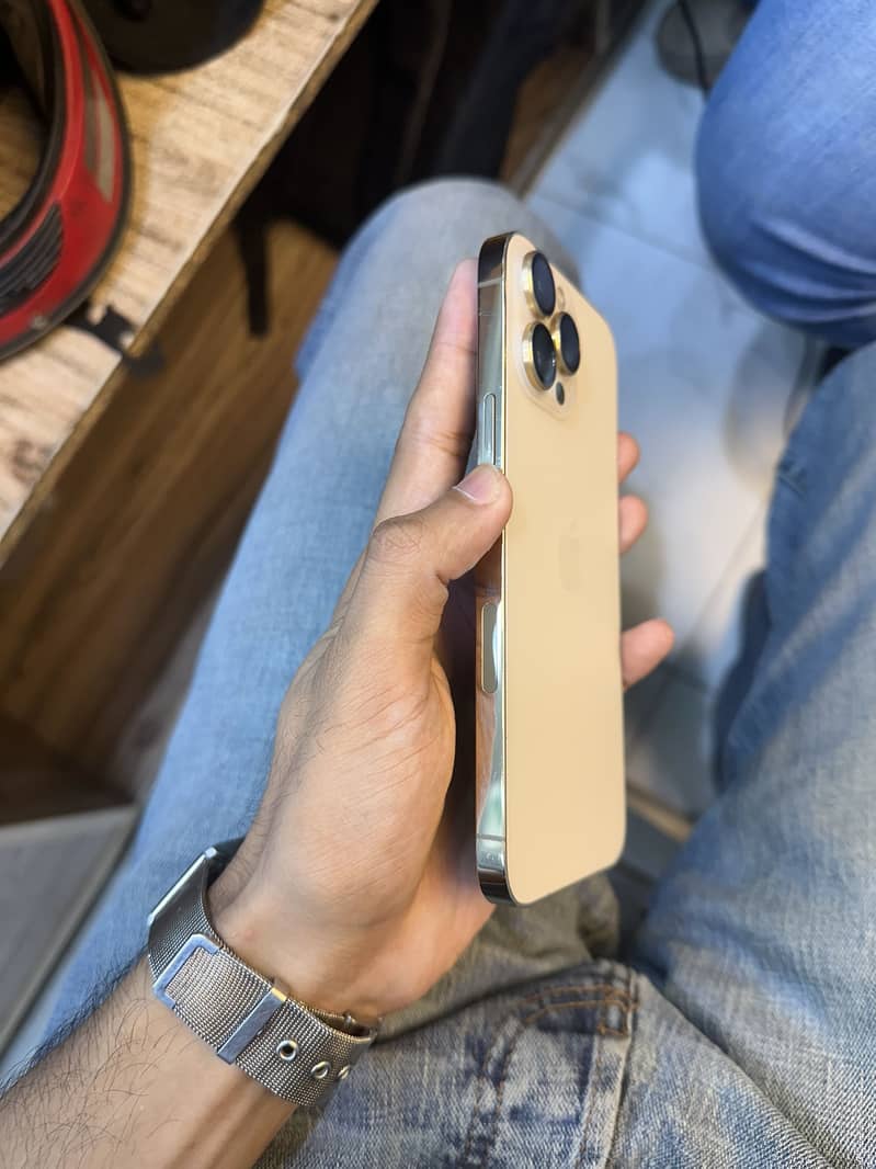 iPhone 13 Pro Max 4