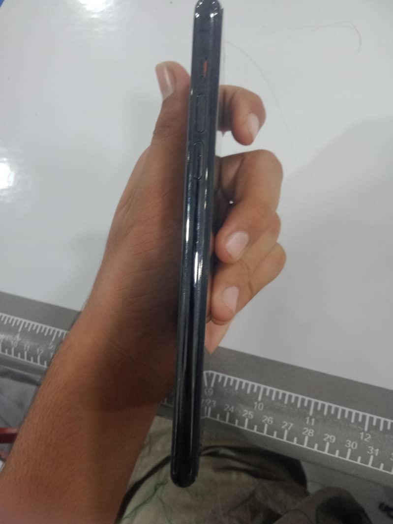 Apple iPhone 11 Pro Max 1