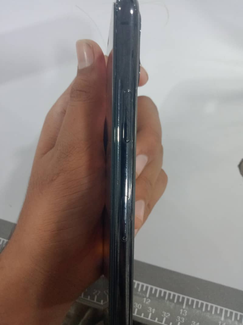 Apple iPhone 11 Pro Max 2