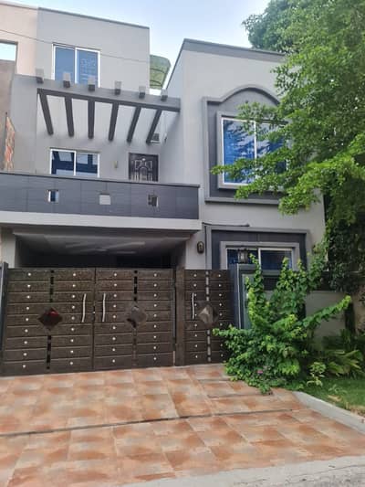 5 MARLA USED HOUSE MAIN BOULEVARD SECTOR D