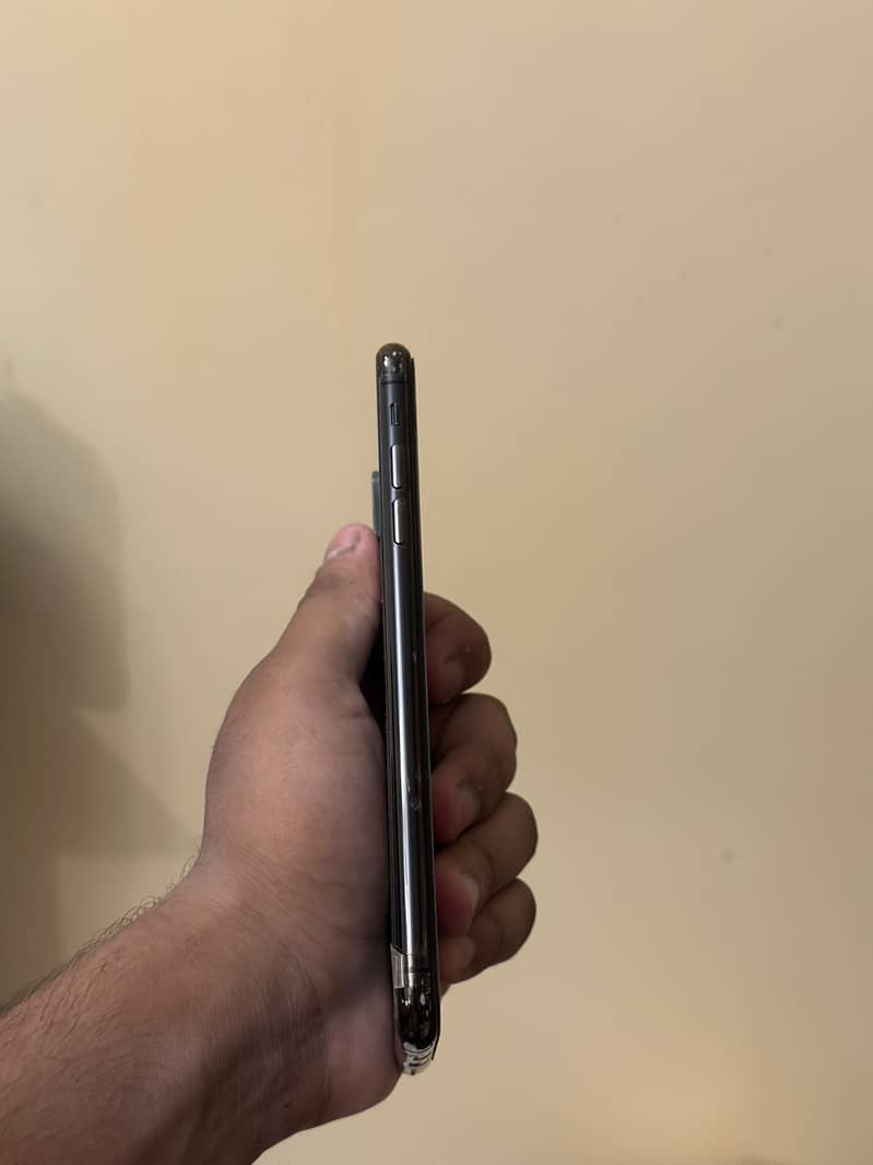 Apple iPhone XS Max 2