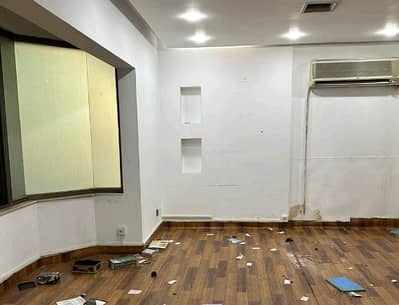 Prime Location 800 Square Feet Office For sale In The Perfect Location Of Siddique Trade Center