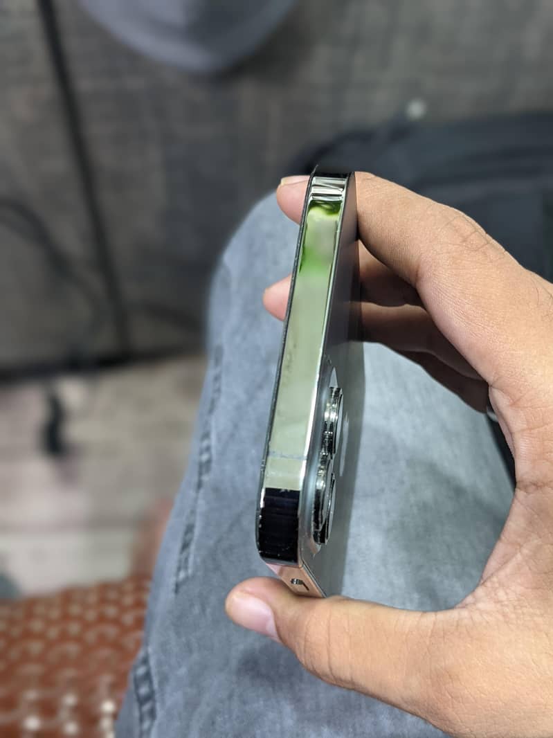 iPhone 12 Pro Max 1