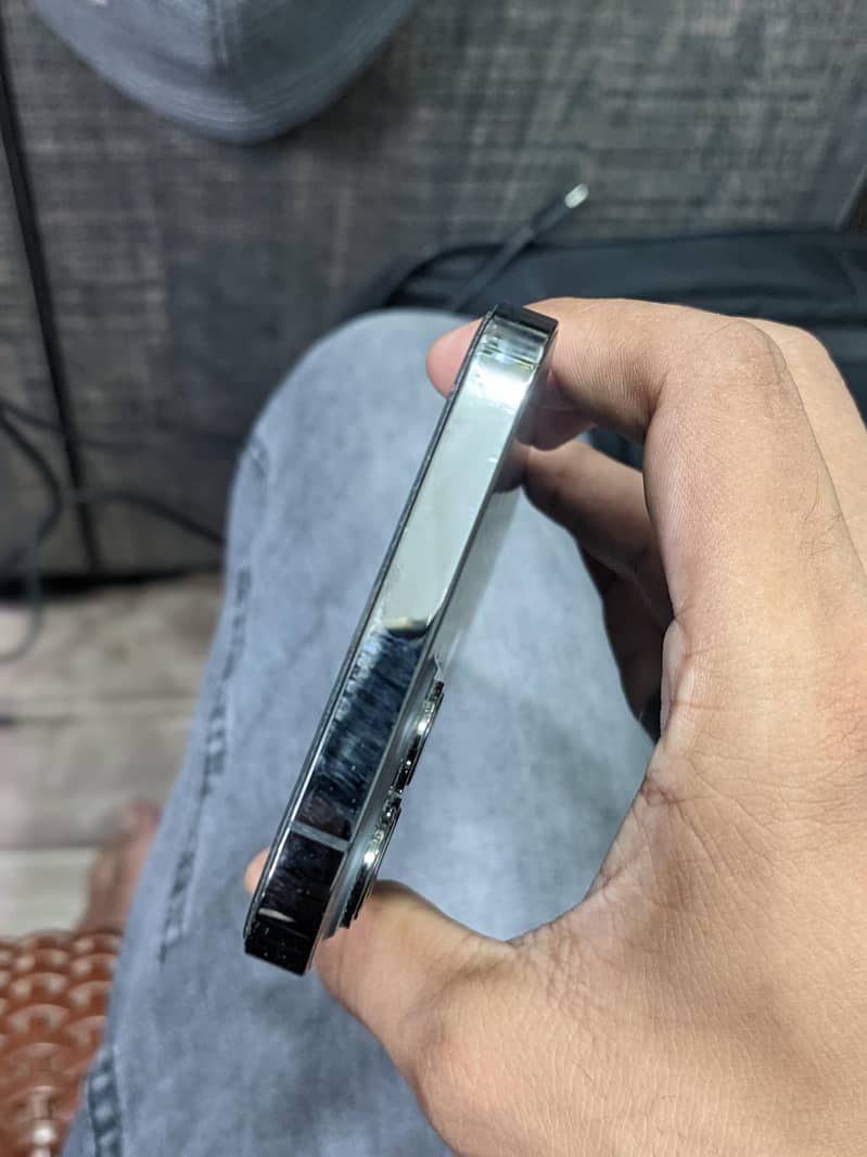 iPhone 12 Pro Max 2