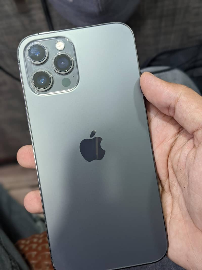 iPhone 12 Pro Max 4