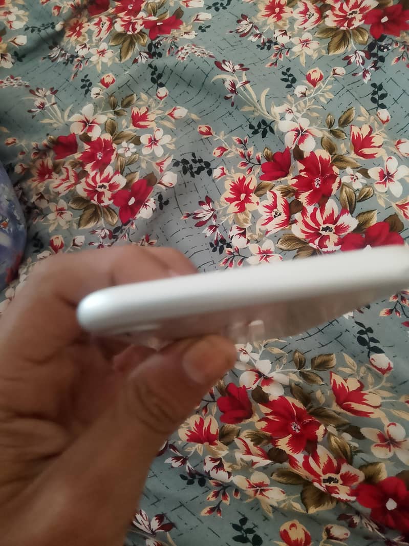 Apple iPhone 7 1