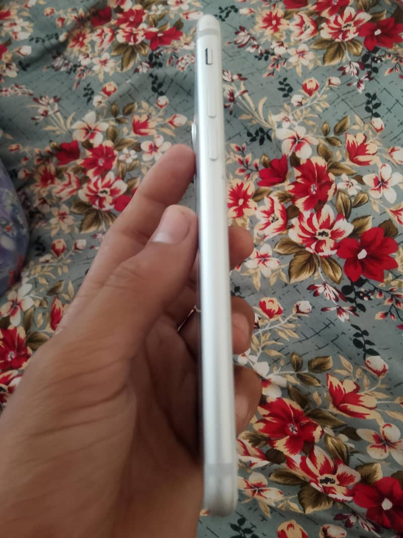 Apple iPhone 7 2