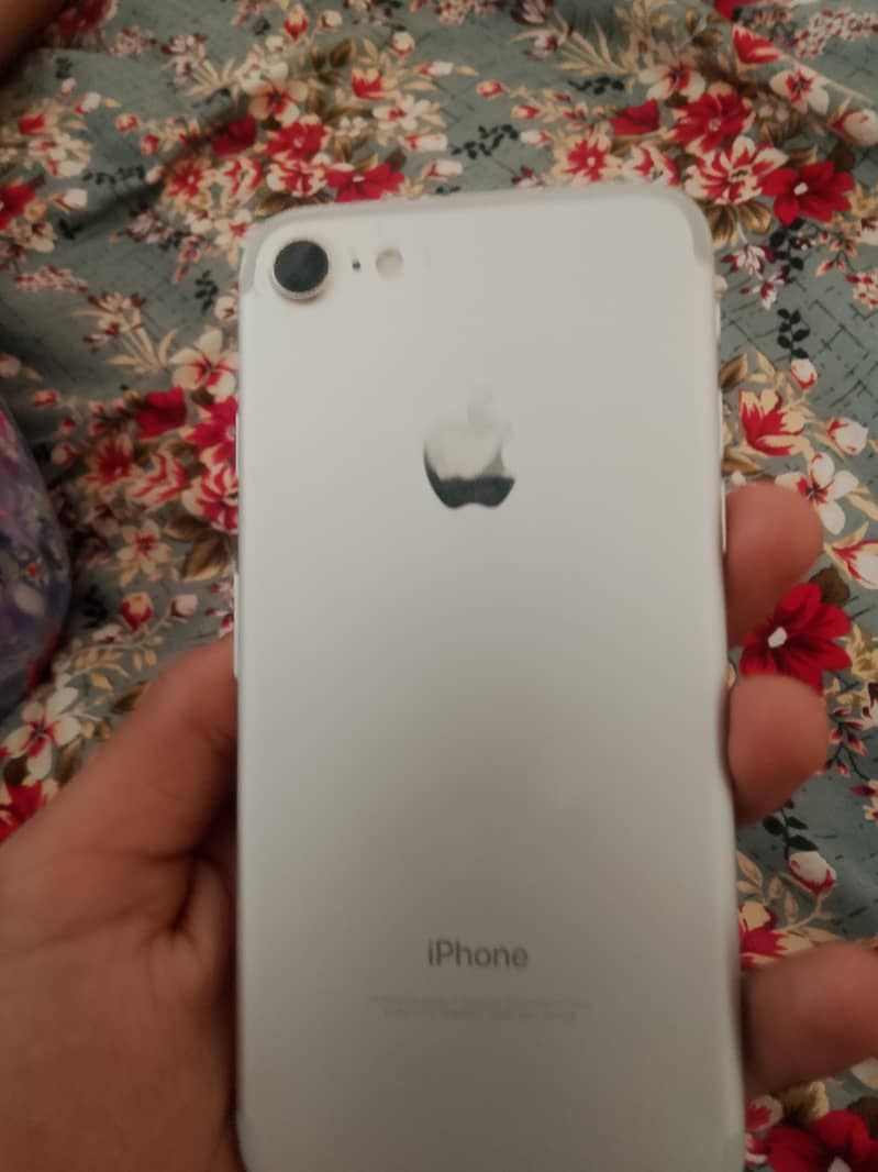 Apple iPhone 7 3