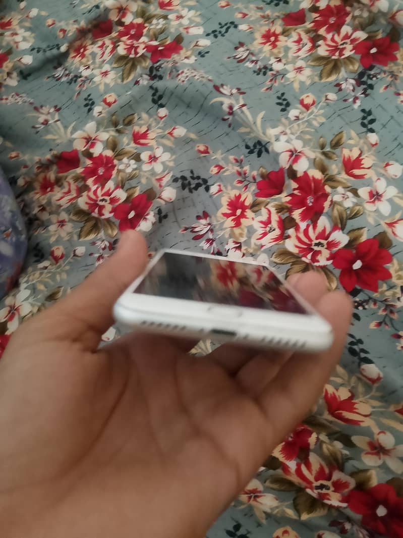 Apple iPhone 7 5