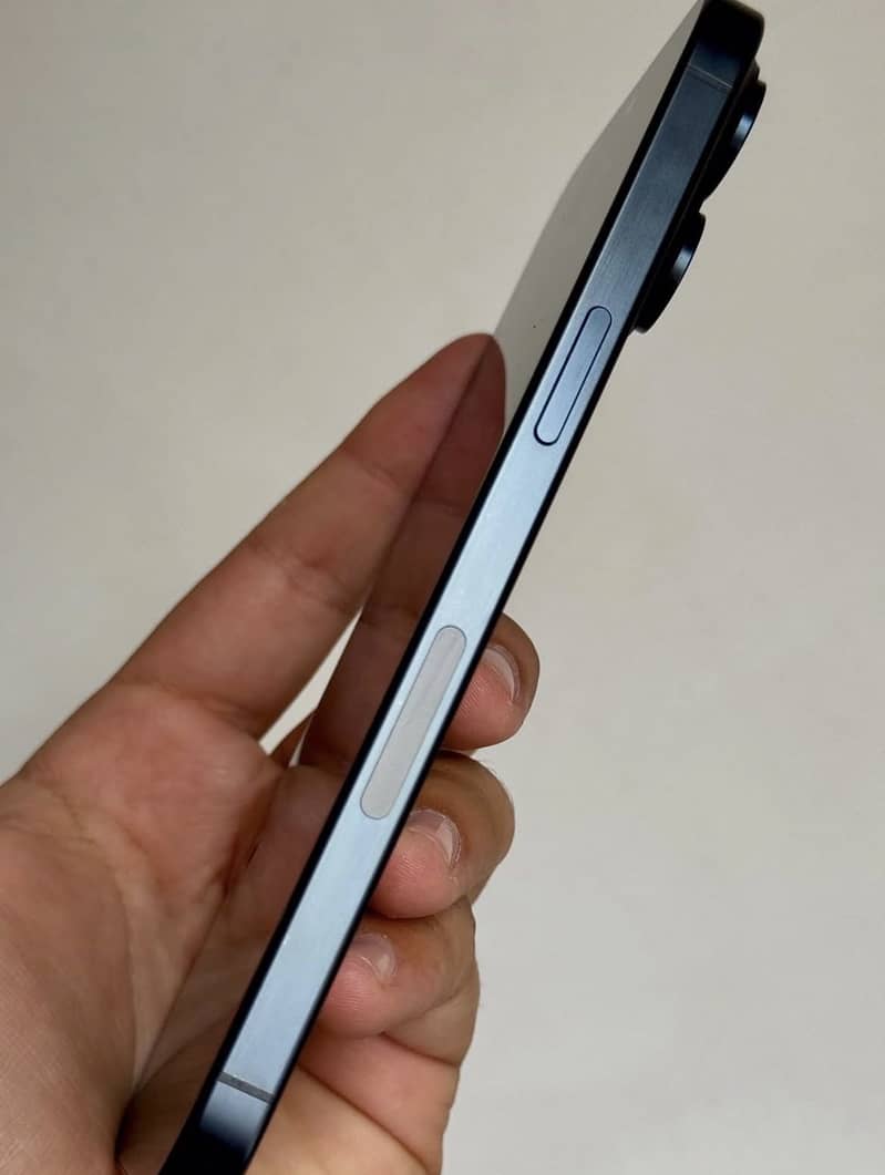 Apple iPhone 15 Pro Max 1